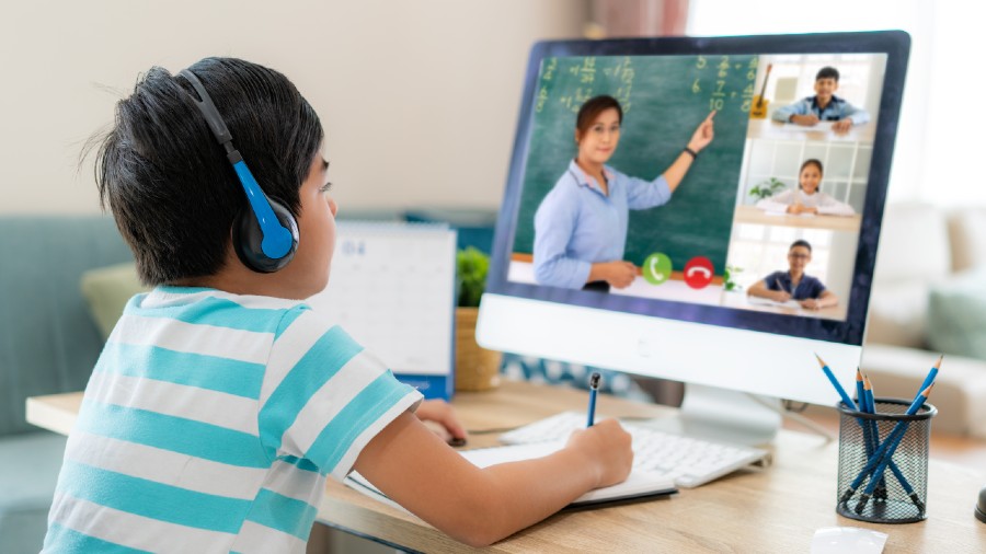 Online Education – Chances of Teaching Holds