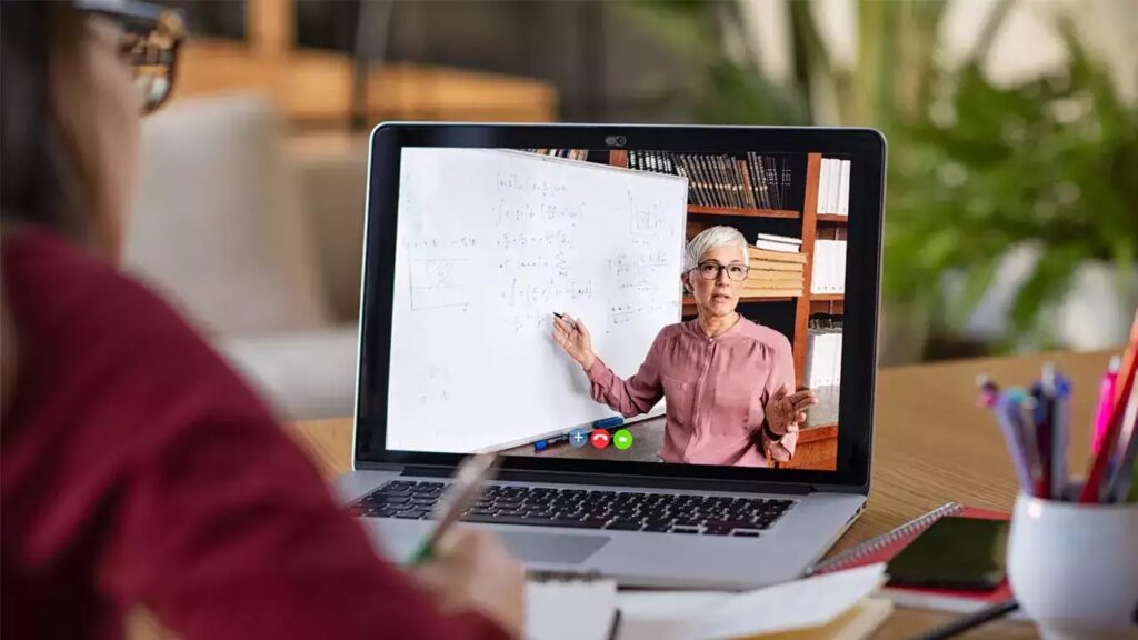 Distance Education – Pro and Cons